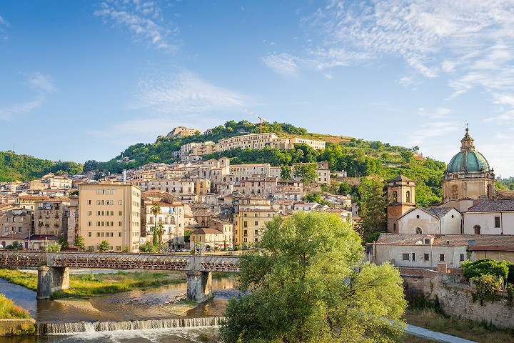 Le 7 città italiane dove i prezzi degli immobili sono accessibili e si respira meglio