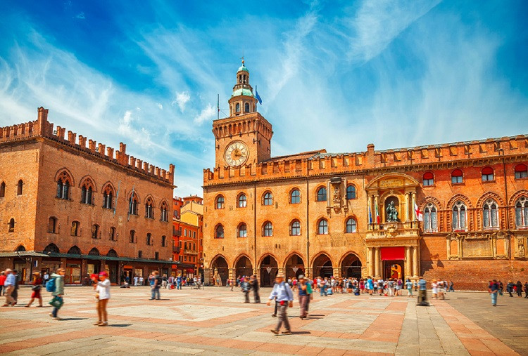 Vivere a mezz’ora da Bologna: quali sono i comuni in cui conviene di più affittare?