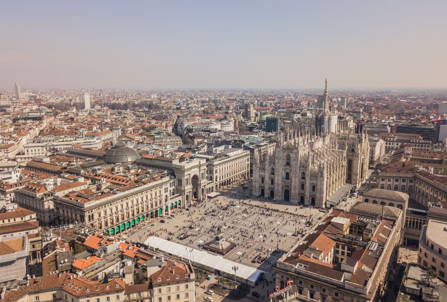 Vivere vicino ai monumenti: una casa vista Duomo costa oltre 3.000 euro/mq in più che vista Colosseo